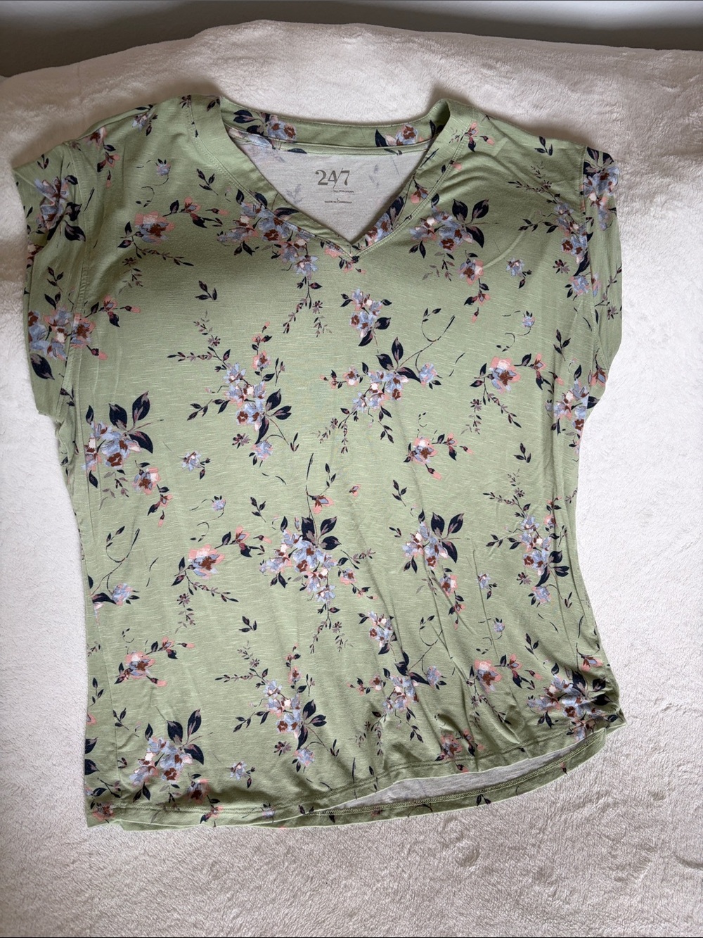 Maurices Light Green Floral V-Neck Short Sleeve Top
